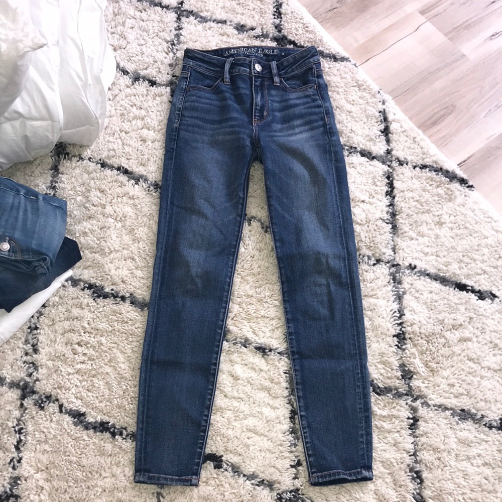 AMERICAN EAGLE JEANS!!